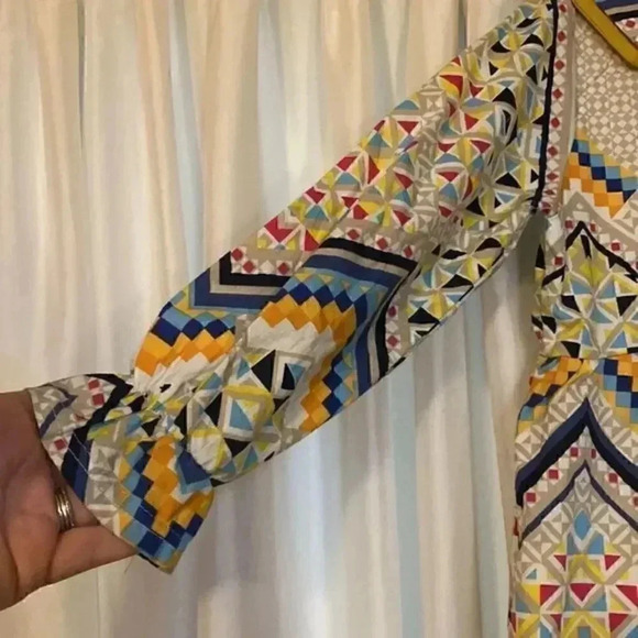 Retro-Geo print toddler‎ girl dress with flounce sleeve detail and scallop skirt - Picture 4 of 4